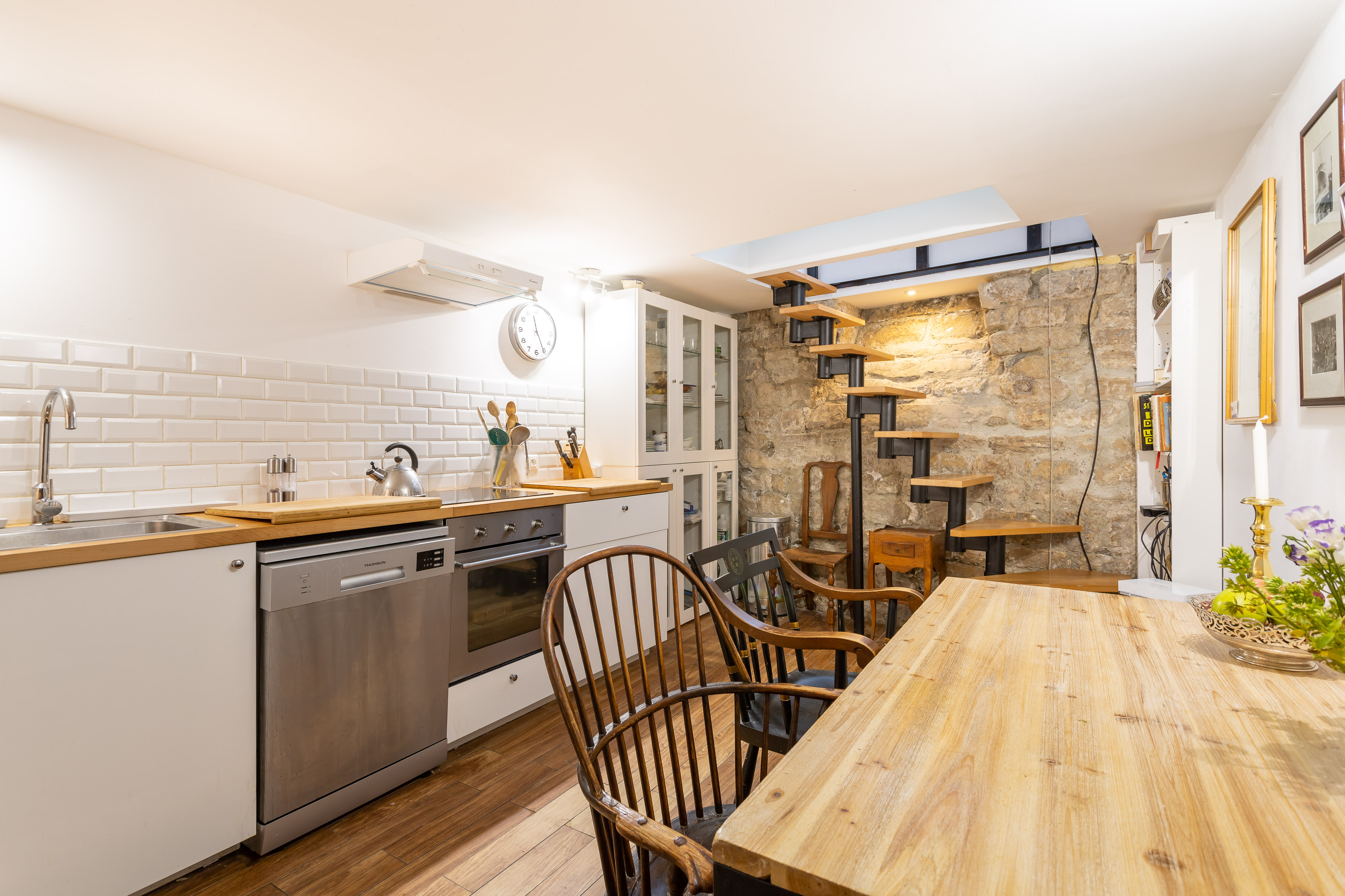 Sous-sol lumineux aménagé en pièce habitable